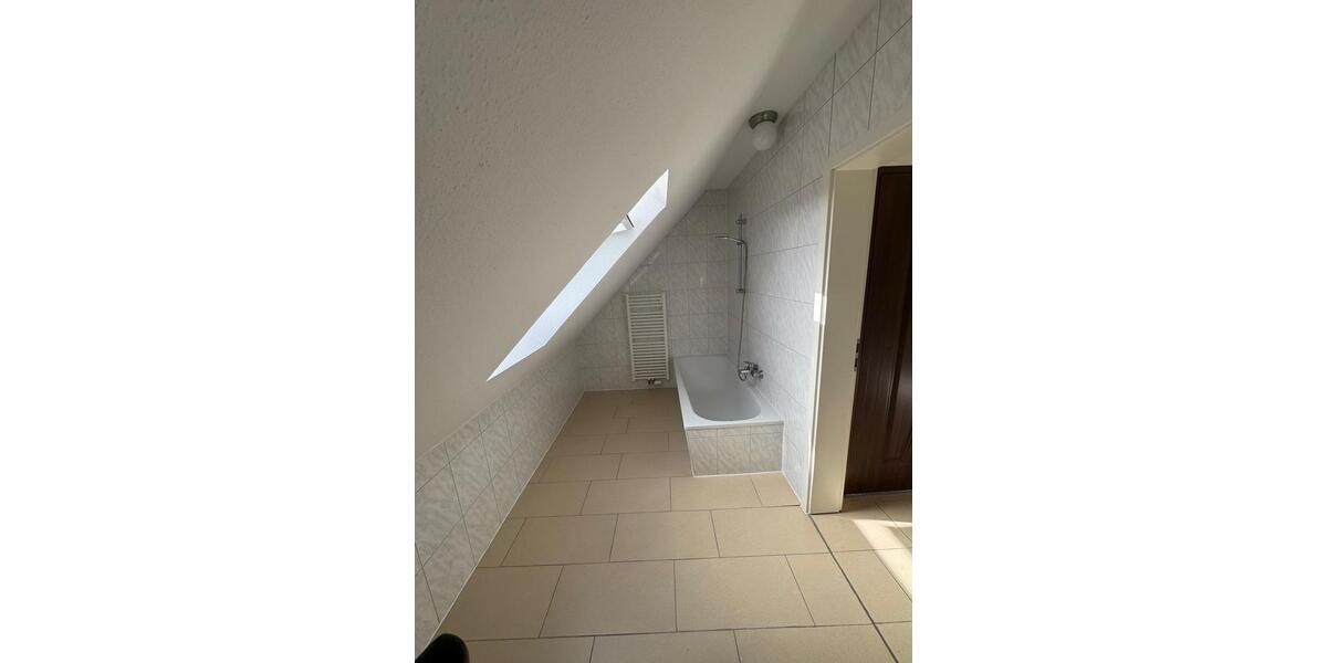 Dachgeschoßwohnung Lehrte - 2 Zimmer, 60 m&sup2;, 600&euro; | Angebot:25232076