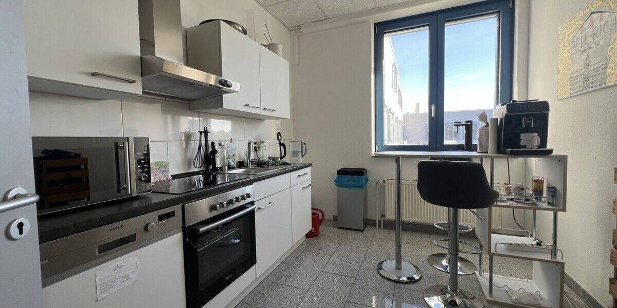 SORGENFREI ARBEITEN: Möblierte Büroräume in modernem Gemeinschaftsbüro in Karlsruhe-Neureut 1 zimmer
