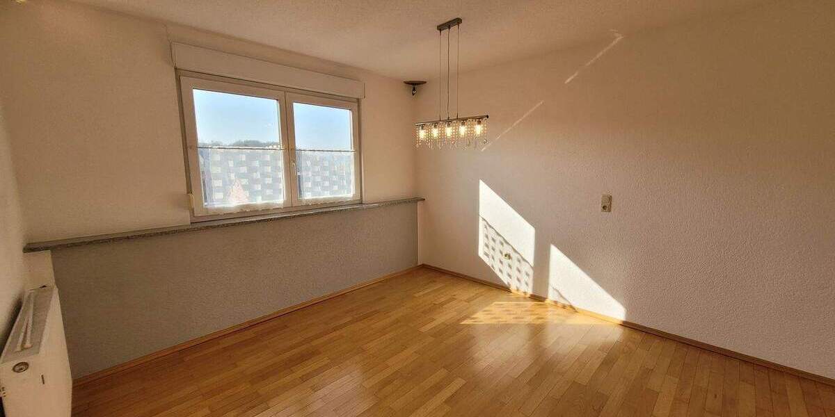 Etagenwohnung Kirchheim - 4 Zimmer, 130 m&sup2;, 980&euro; | Angebot:25845446