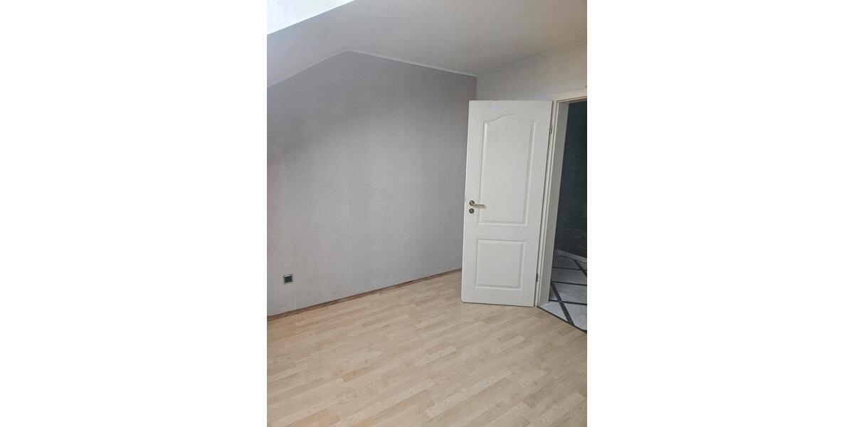Dachgeschoßwohnung Windeck - 3 Zimmer, 85 m&sup2;, 980&euro; | Angebot:26044654