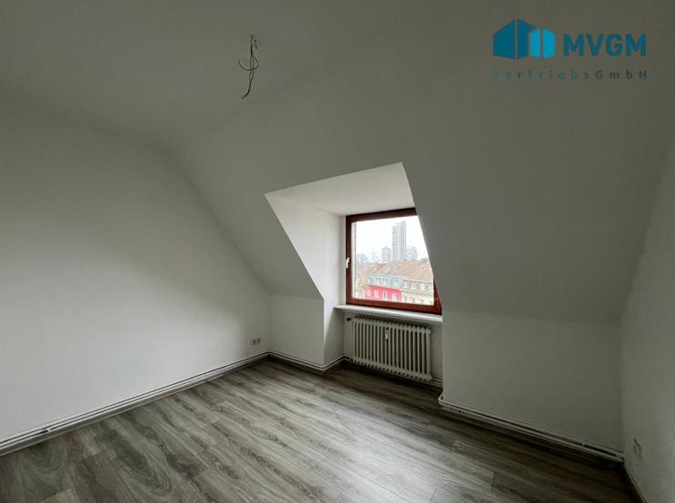 2 Zimmer Dachgeschosswohnung mit Dusche! 2 zimmer