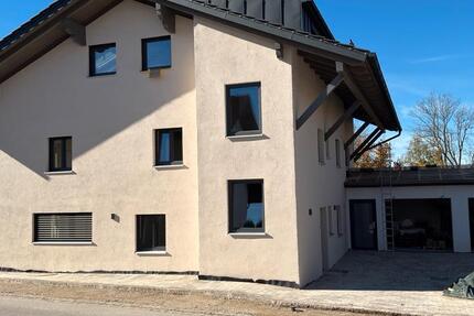 Neue großzügige 3-Zi.-Wohnung mit Fußbodenheizung und breitem Südbalkon mit Freisitz und Garage 3 zimmer