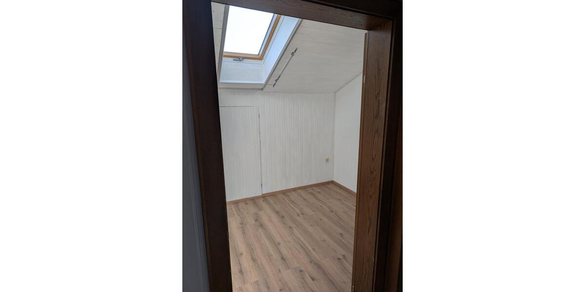 Dachgeschoßwohnung Landau an der Isar - 2 Zimmer, 35 m&sup2;, 480&euro; | Angebot:25794958