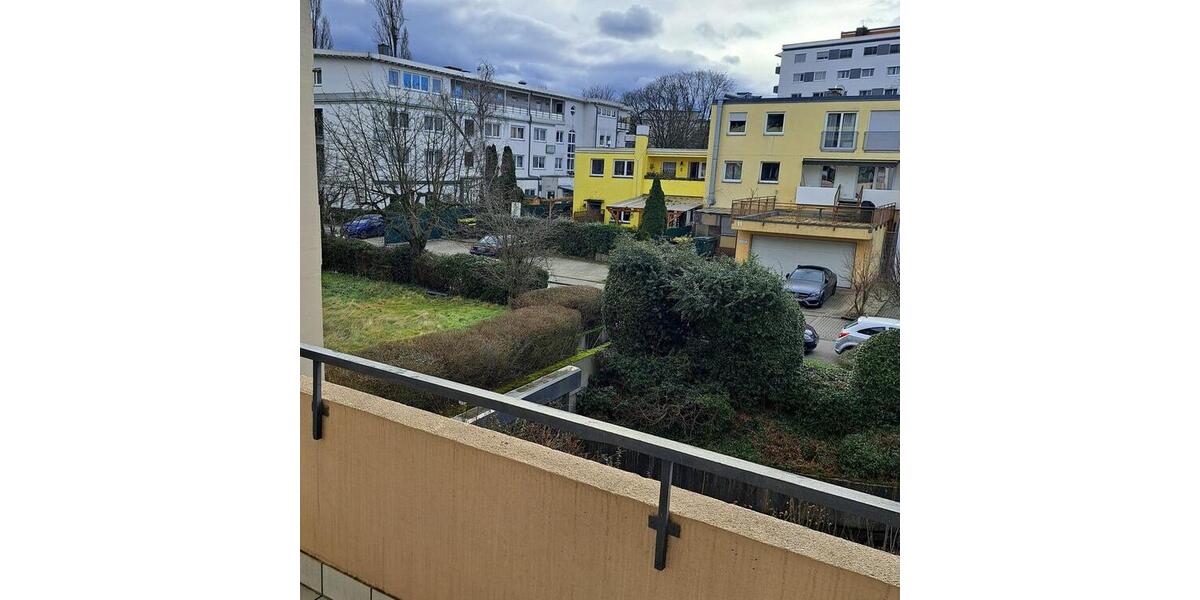 Helles, möbliertes WG-Zimmer mit Balkon – ab Dezember 1 zimmer