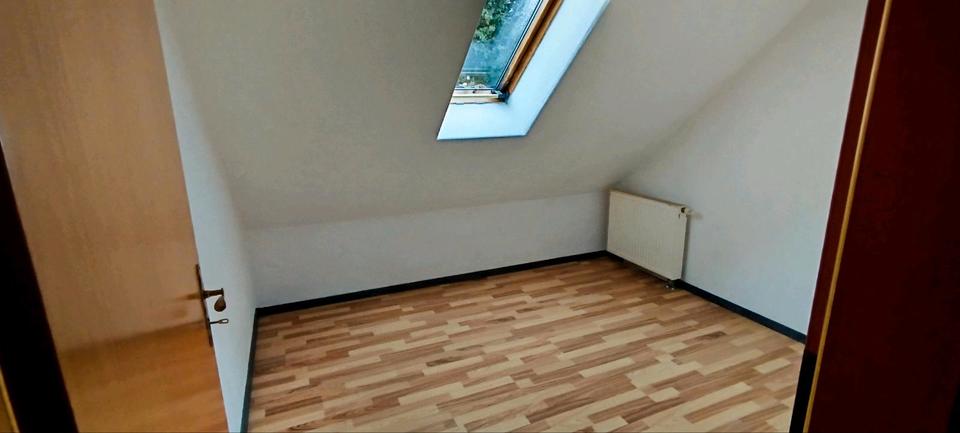 Dachgeschoßwohnung Aßlar - 3 Zimmer, 75 m&sup2;, 1.080&euro; | Angebot:25163645