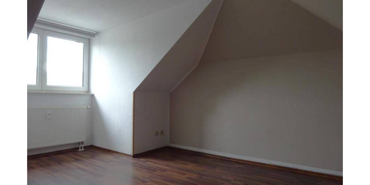Einbauküche!! Gemütliche 3-Zi-DG-Maisonette-Whg. mit Balkon, Garage oder SP möglich 3 zimmer