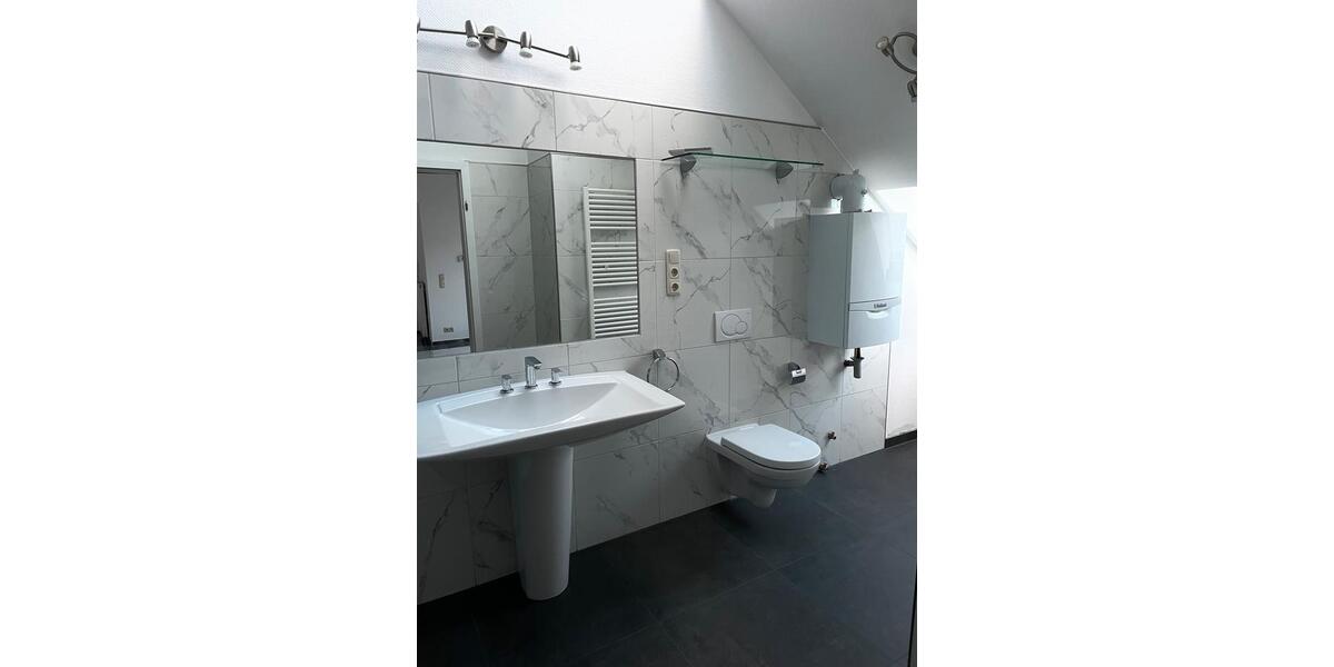 Dachgeschoßwohnung Leiwen - 3 Zimmer, 75 m&sup2;, 900&euro; | Angebot:26122081