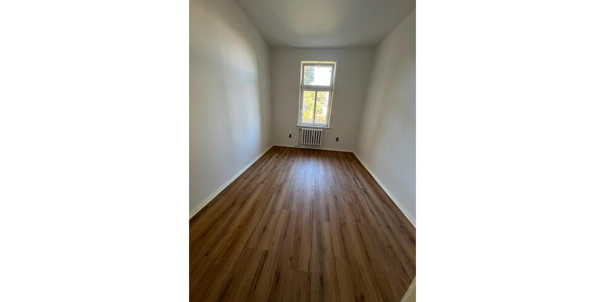 Etagenwohnung Güstrow - 4 Zimmer, 100 m&sup2;, 1.000&euro; | Angebot:25850147