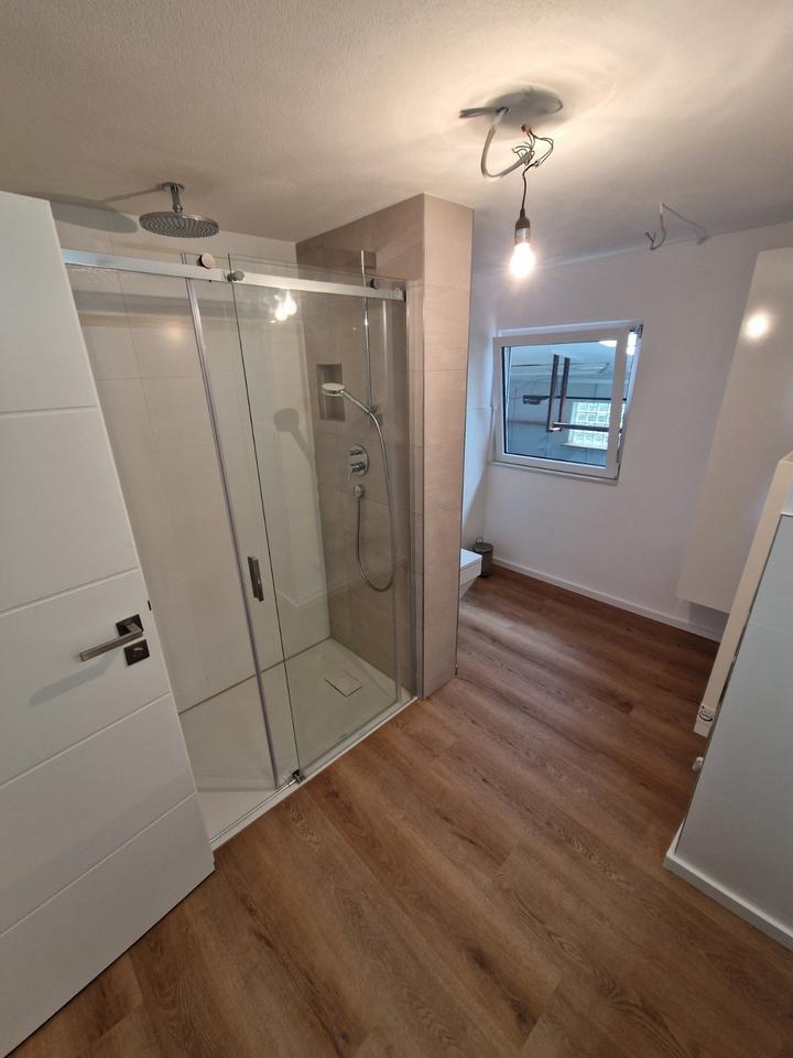 Moderne helle 2,5 Zimmer Maisonette Wohnung