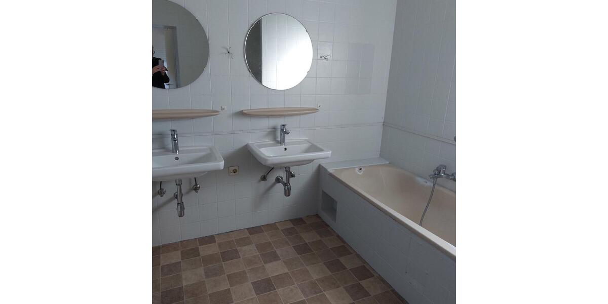 Etagenwohnung Flensburg - 5 Zimmer, 100 m&sup2;, 1.100&euro; | Angebot:25841223