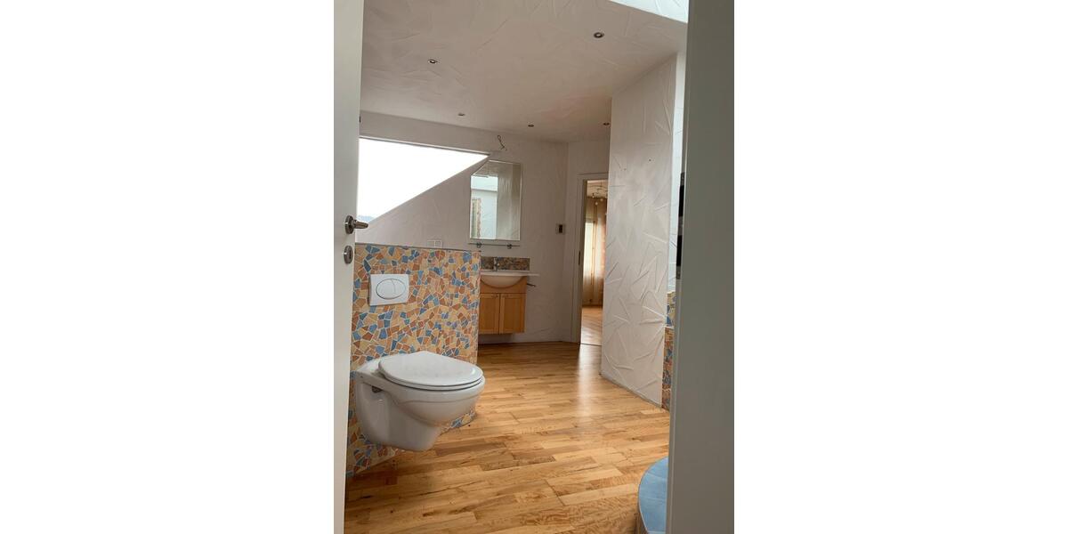 Dachgeschoßwohnung Bad Hersfeld - 3 Zimmer, 129 m&sup2;, 950&euro; | Angebot:25977136