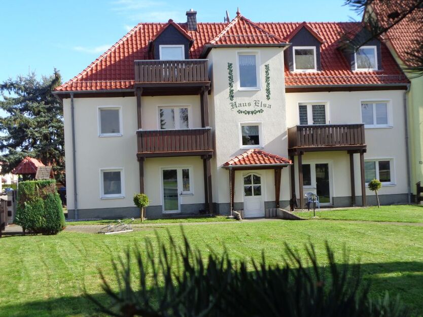Weg vom Schuss,doch mittendrin! Einwandfreie 2-RaumWohnung am Ortsrand von Wyhra mit Blick ins Grüne