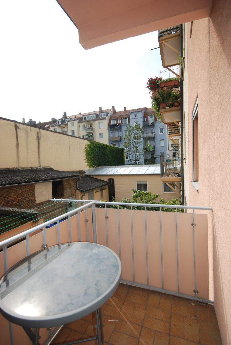 Ruhige Lage, schöne 2 Zimmer Wohnung mit Balkon im Niebelungenviertel 2 zimmer