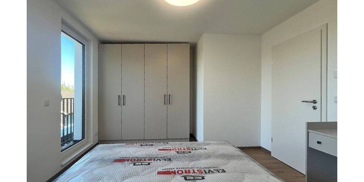 Reihenmittelhaus Hamburg Rahlstedt - 4 Zimmer, 115 m&sup2;, 2.700&euro; | Angebot:26733433