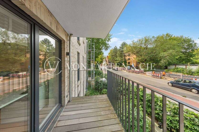 MÖBLIERTES STUDIO MIT BALKON