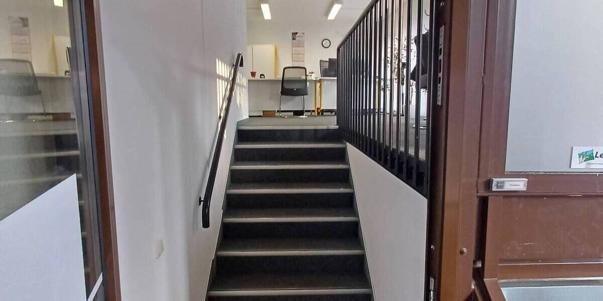 Gewerbeobjekt Lemgo - 5 Zimmer, 150 m&sup2;, 900&euro; | Angebot:23966880