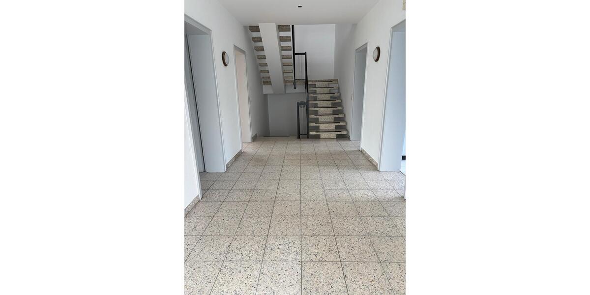 Einfamilienhaus Nackenheim - 8 Zimmer, 280 m&sup2;, 4.100&euro; | Angebot:26285958