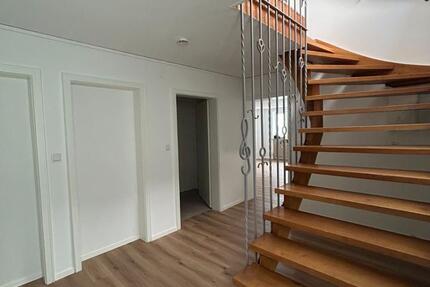 4-Zimmerwohnung, neu renoviert 4 zimmer