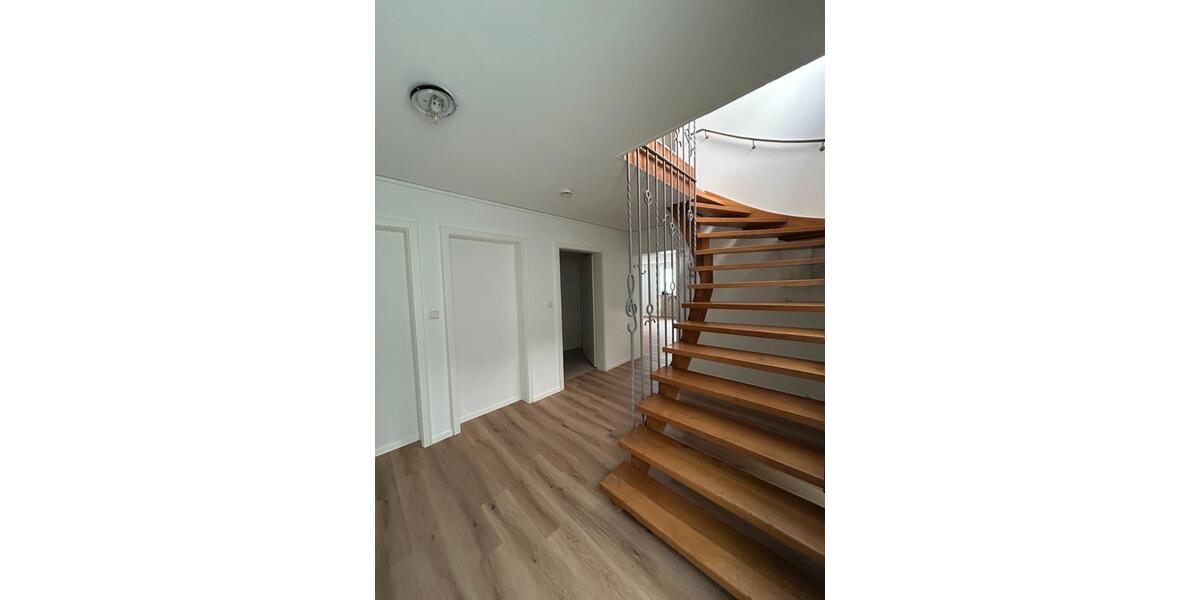 4-Zimmerwohnung, neu renoviert 4 zimmer