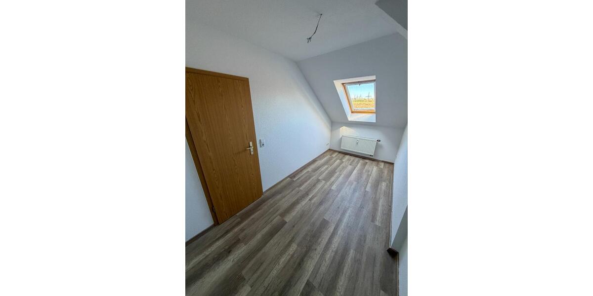 Dachgeschoßwohnung Werdau - 3 Zimmer, 67 m&sup2;, 368&euro; | Angebot:26131598