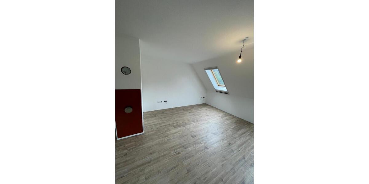 Dachgeschoßwohnung Dentlein am Forst - 3.5 Zimmer, 71 m&sup2;, 800&euro; | Angebot:25395573