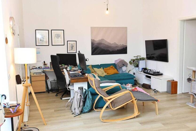 Neu renovierte, große Wohnung mit EinliegerWohnung zu vermieten
