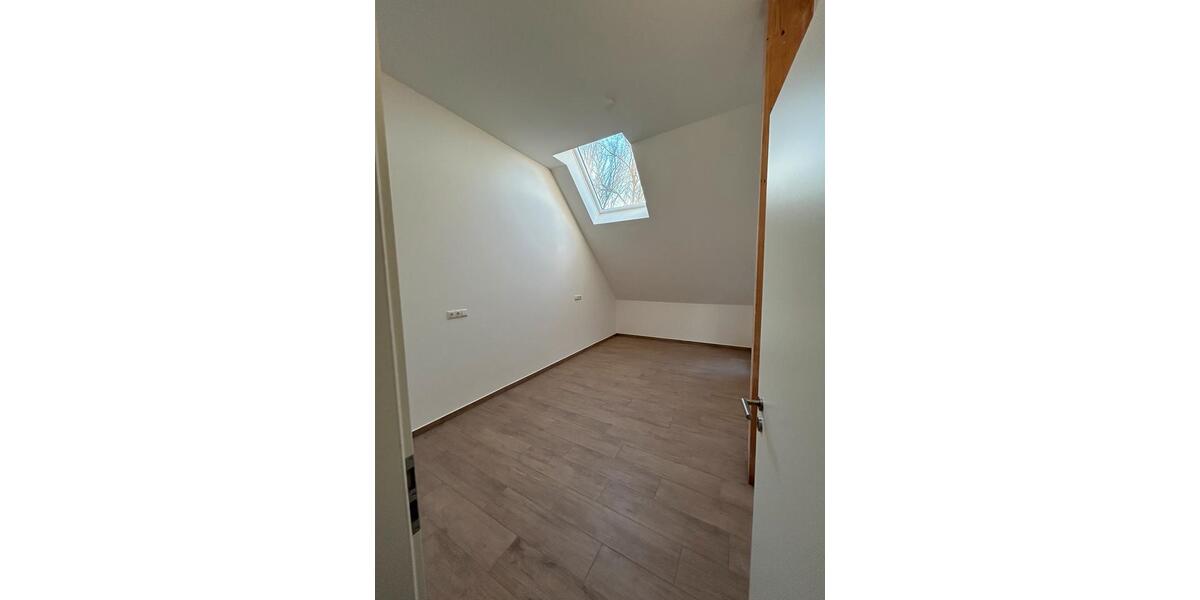 Dachgeschoßwohnung Bad Zwischenahn - 5 Zimmer, 125 m&sup2;, 1.500&euro; | Angebot:24565461