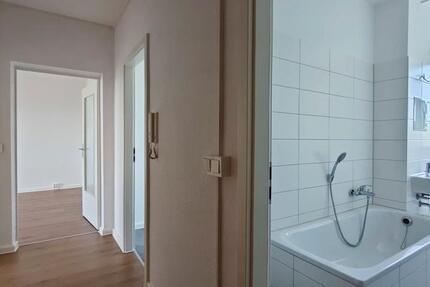 Wohnung Sangerhausen - 4 Zimmer, 72 m&sup2;, 430&euro; | Angebot:26662546