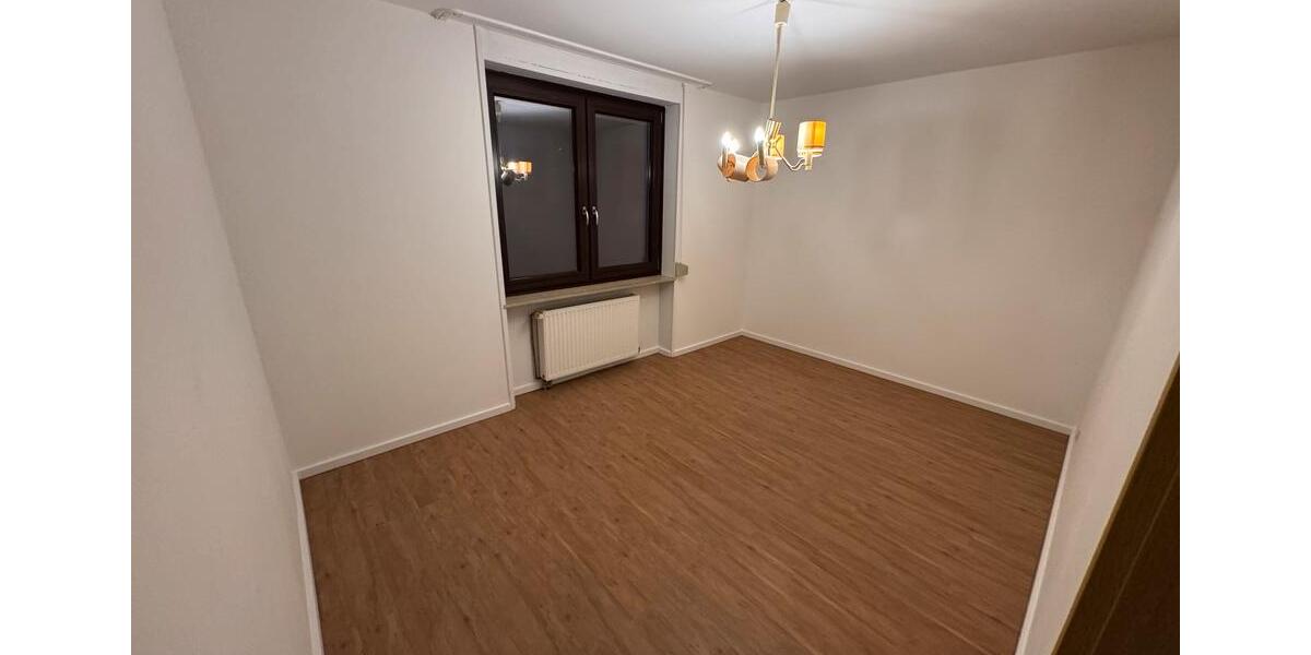 Freistehendes Haus mit ca. 200 m², Garten & Parkplatz 7 zimmer