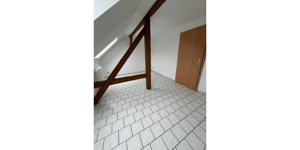 Dachgeschoßwohnung Glauchau - 3 Zimmer, 68 m&sup2;, 300&euro; | Angebot:21635930