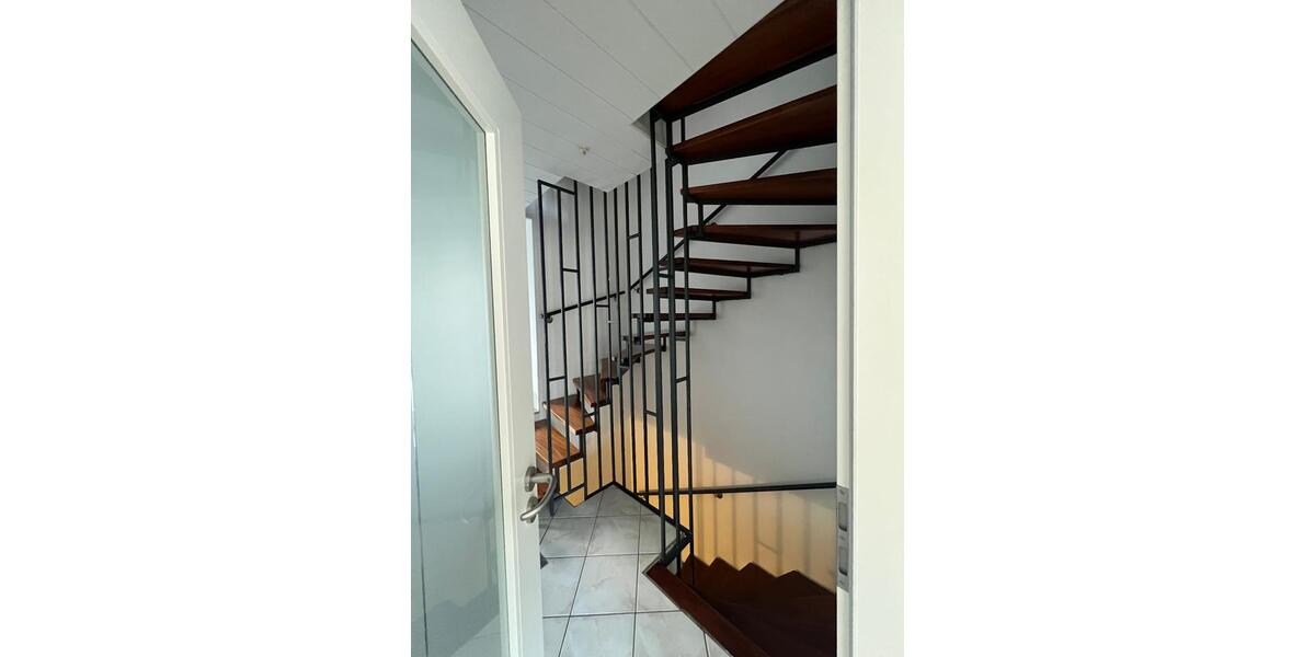 Modernisiertes Reihenendhaus – Stilvolles Wohnen mit Garten & vie 5 zimmer