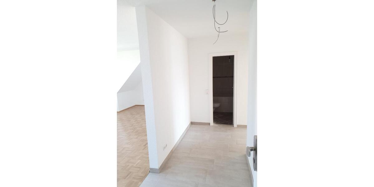 Dachgeschoßwohnung Essen Huttrop - 2.5 Zimmer, 61 m&sup2;, 680&euro; | Angebot:24878426