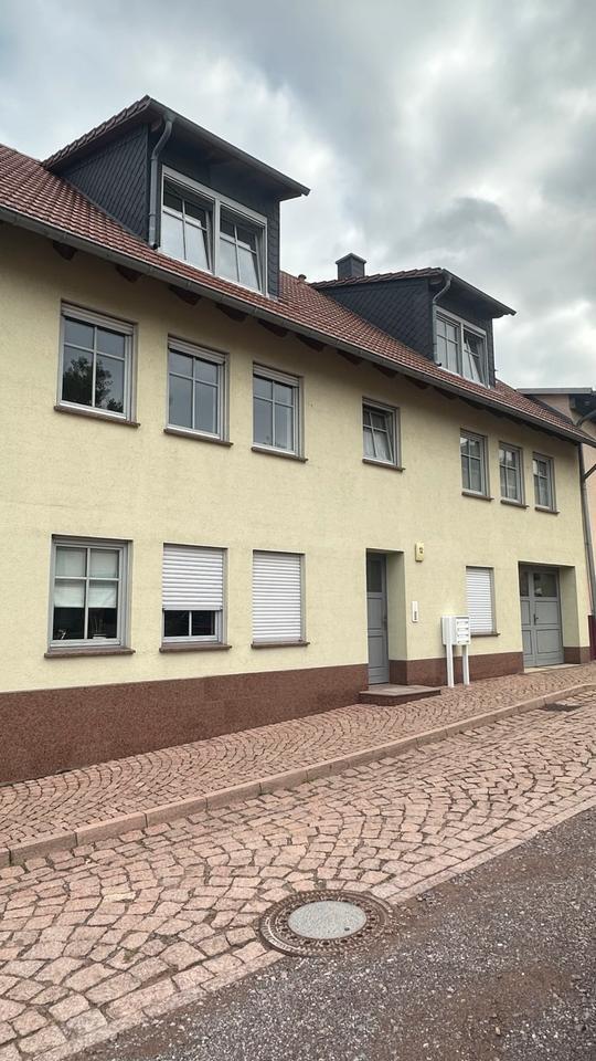 Stilvolle 3-Raum-Dachgeschosswohnung mit Einbauküche zimmer