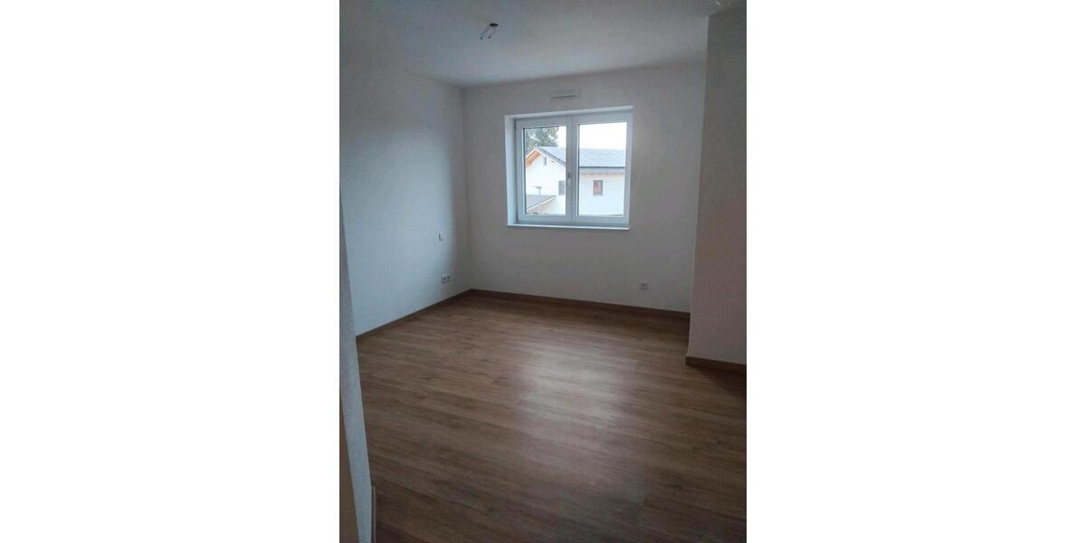 Etagenwohnung Tacherting - 5 Zimmer, 115 m&sup2;, 1.300&euro; | Angebot:26699675