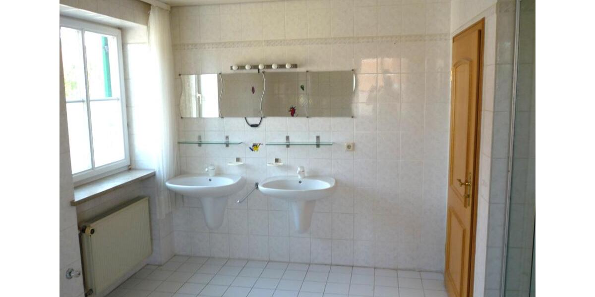 Etagenwohnung Aichen - 6 Zimmer, 202 m&sup2;, 990&euro; | Angebot:26261881