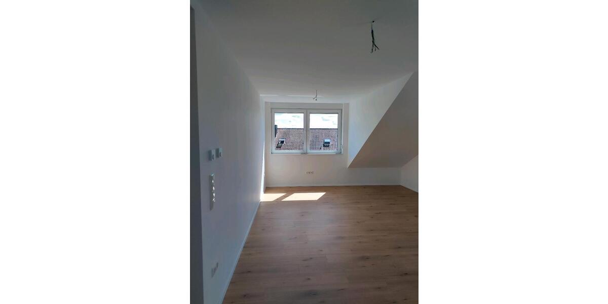 Dachgeschoßwohnung Dettelbach - 2.5 Zimmer, 83 m&sup2;, 950&euro; | Angebot:25516228