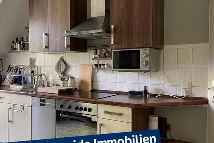 Gepflegte DG-Wohnung mit EINBAUKÜCHE, Balkon und Tageslicht-Bad ab 01.12. frei! 2 zimmer