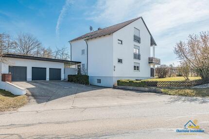 Top-sanierte Dachgeschosswohnung mit Garage und EBK in idyllischer Lage zimmer