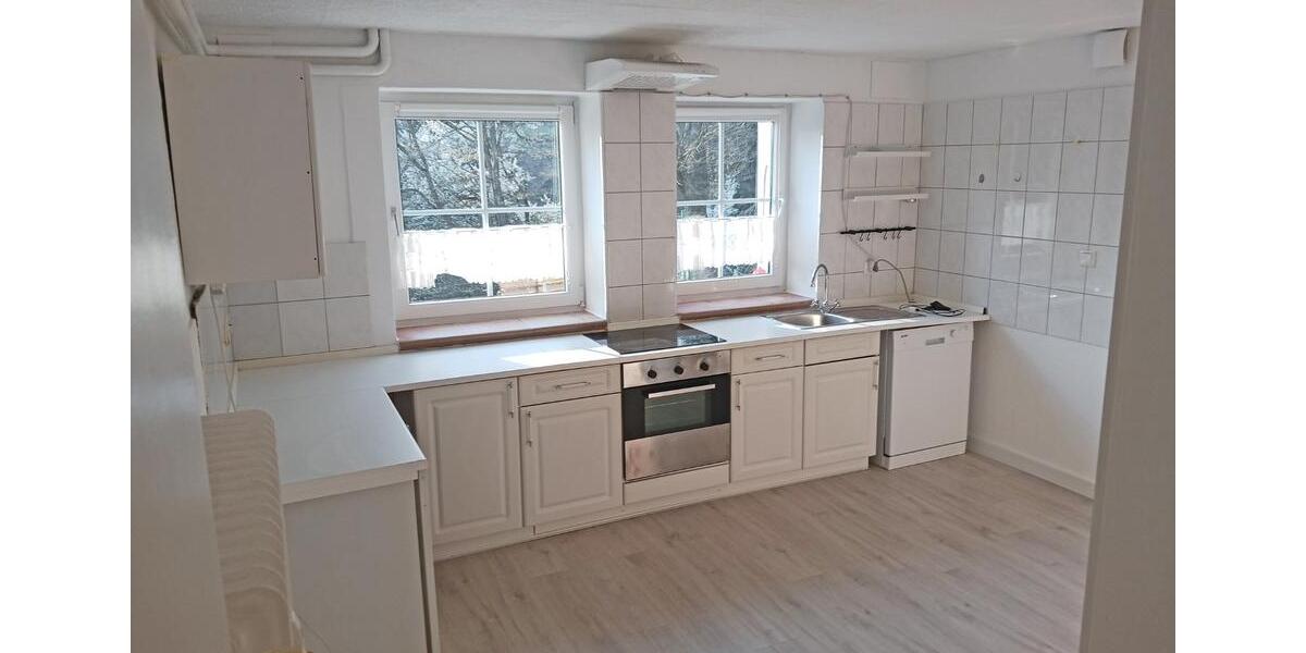 Etagenwohnung Rinteln - 4 Zimmer, 102 m&sup2;, 975&euro; | Angebot:25989536