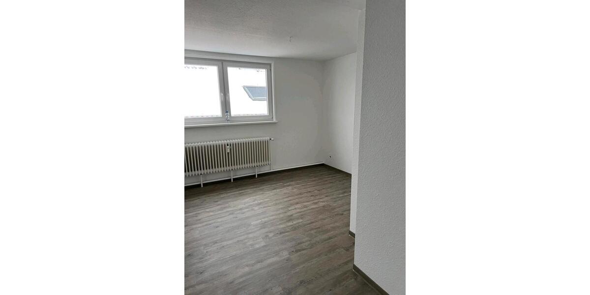 Dachgeschoßwohnung Braunschweig - 3 Zimmer, 100 m&sup2;, 700&euro; | Angebot:25963583