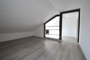 Direkt im Grünen - 3 Zimmer unter den Dächern in Holzlar