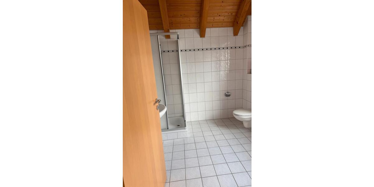 Dachgeschoßwohnung Ergolding - 5 Zimmer, 130 m&sup2;, 1.665&euro; | Angebot:26269095