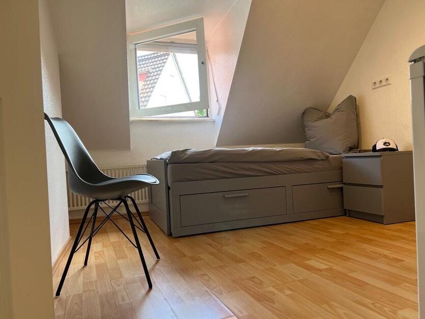 Zimmer mit eigenen Kühlschrank, Wlan, Küche, DuscheWC Teilung, Waschmaschine, und Trockner