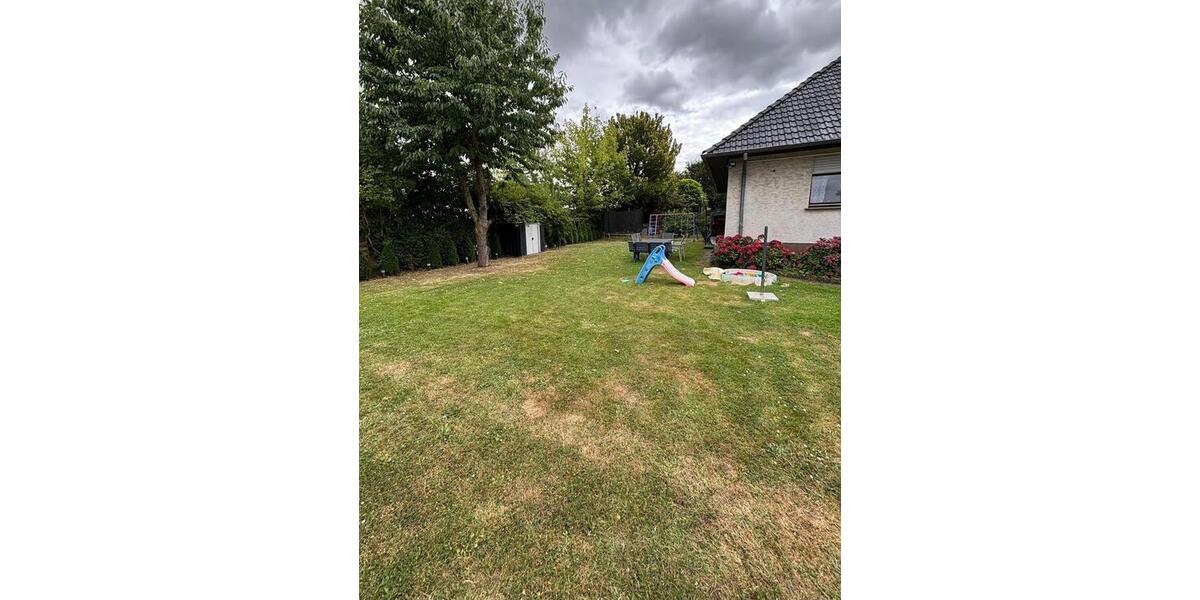 Großzügiges HausVilla ab Okt.2025 zu Vermieten. Kaltmiete 2160€ 8 zimmer