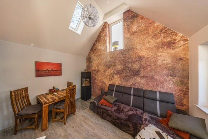 Möbliertes kleines Einfamilienhaus auf ruhigem Grundstück! (nur Einpersonenhaushalt und keine Haustiere erlaubt) zimmer