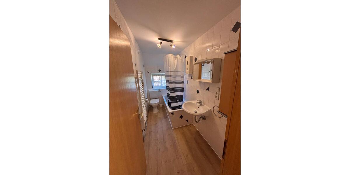 Dachgeschoßwohnung Nieheim - 1 Zimmer, 42 m&sup2;, 300&euro; | Angebot:26278487