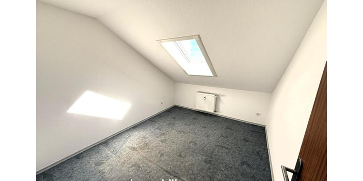 Dachgeschoßwohnung Weiherhammer - 4 Zimmer, 77 m&sup2;, 560&euro; | Angebot:24427785
