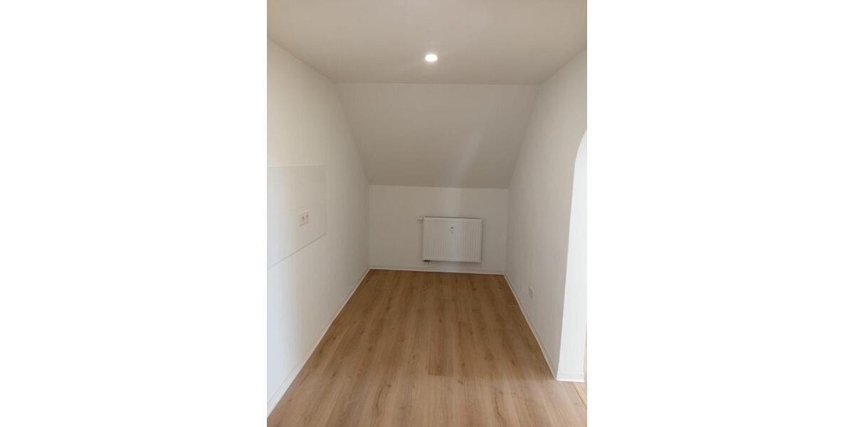 Dachgeschoßwohnung Schiffweiler - 1 Zimmer, 40 m&sup2;, 475&euro; | Angebot:26407580