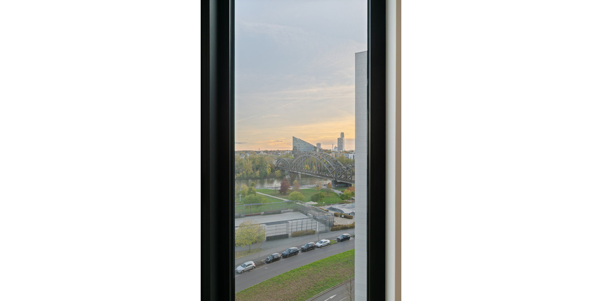 Etagenwohnung Frankfurt am Main Ostend - 2 Zimmer, 63 m&sup2;, 1.960&euro; | Angebot:25040072