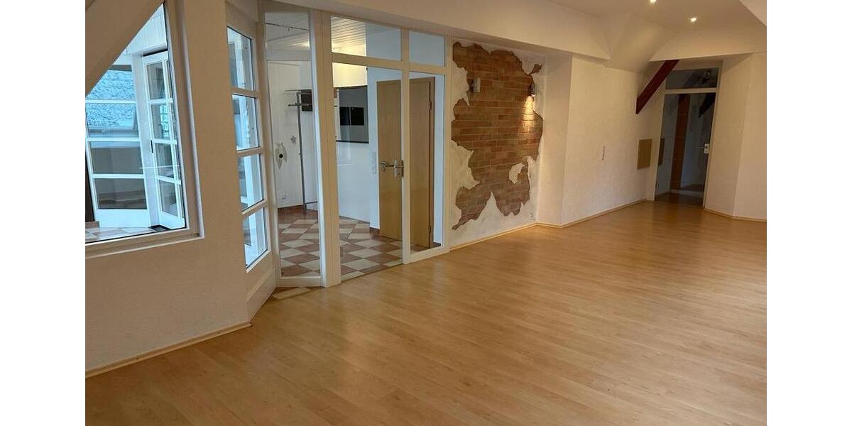 Dachgeschoßwohnung Adelsheim - 3.5 Zimmer, 120 m&sup2;, 1.000&euro; | Angebot:26383093